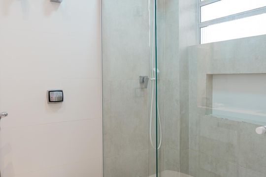 Banheiro de apartamento para alugar com 1 quarto, 24m² em Boqueirão, Santos