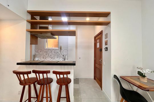 Cozinha de apartamento para alugar com 1 quarto, 37m² em Copacabana, Rio de Janeiro