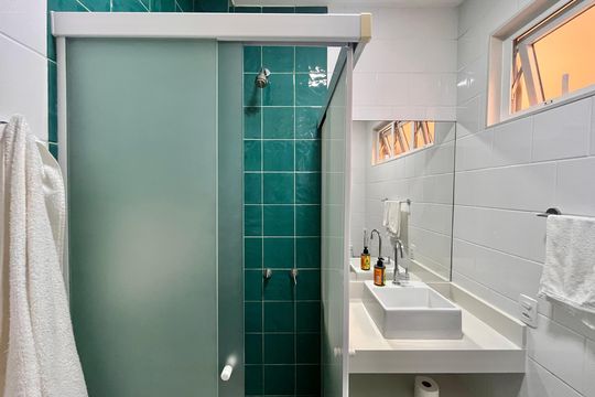 Banheiro  de apartamento para alugar com 1 quarto, 37m² em Copacabana, Rio de Janeiro