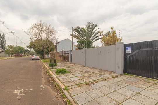 Vista da Rua de casa à venda com 3 quartos, 212m² em Niterói, Canoas