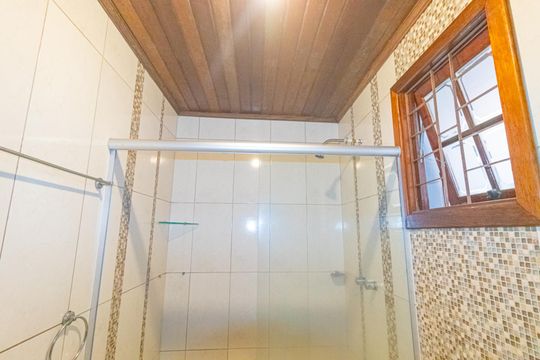 Banheiro de casa à venda com 3 quartos, 212m² em Niterói, Canoas