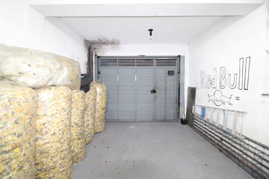 Garagem de casa à venda com 2 quartos, 125m² em Vila Chuca, São Paulo