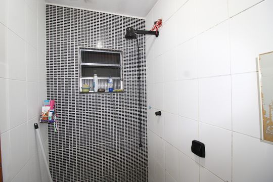 Banheiro 2 de casa à venda com 2 quartos, 125m² em Vila Chuca, São Paulo