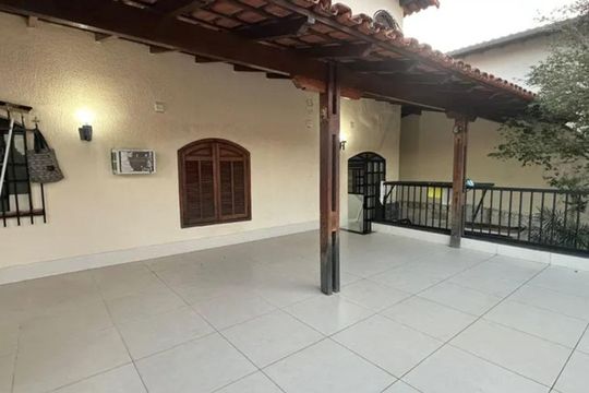 Casa para alugar com 3 quartos, 250m² em Planalto, Belo Horizonte