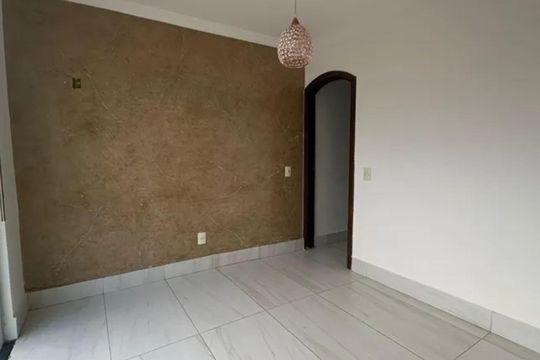 Sala de casa para alugar com 2 quartos, 250m² em Planalto, Belo Horizonte