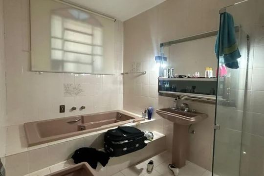Banheiro da Suíte de casa para alugar com 2 quartos, 250m² em Planalto, Belo Horizonte