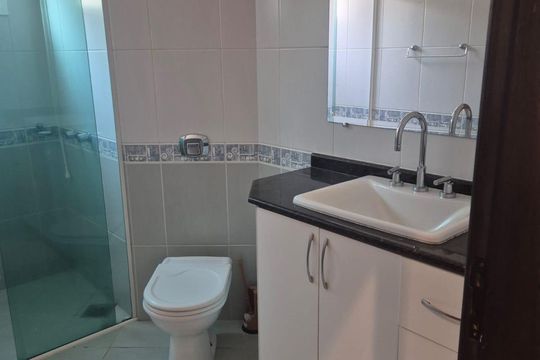 Banheiro de casa para alugar com 4 quartos, 267m² em Mossunguê, Curitiba