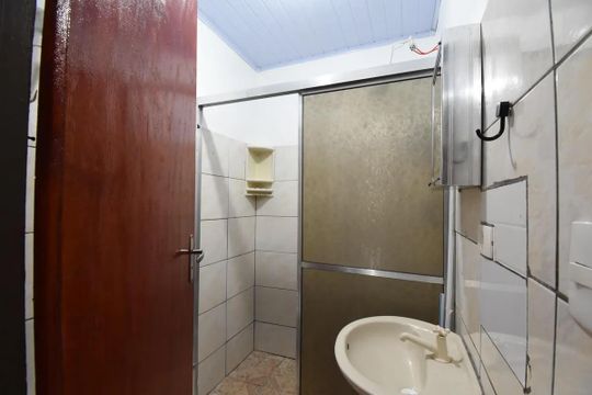 Banheiro de casa de condomínio para alugar com 1 quarto, 35m² em Parque da Fonte, São José dos Pinhais