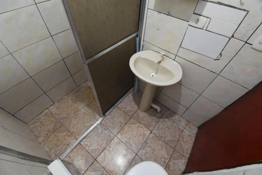 Banheiro de casa de condomínio para alugar com 1 quarto, 35m² em Parque da Fonte, São José dos Pinhais