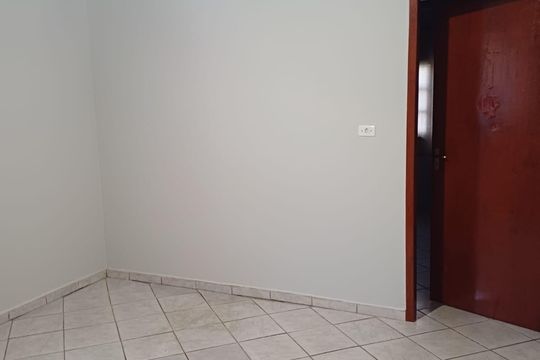 Sala de casa de condomínio para alugar com 1 quarto, 35m² em Parque da Fonte, São José dos Pinhais