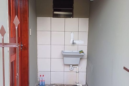 Área de serviço de casa de condomínio para alugar com 1 quarto, 35m² em Parque da Fonte, São José dos Pinhais