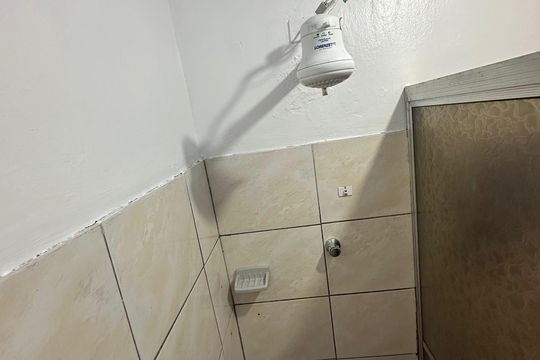 Banheiro de casa de condomínio para alugar com 1 quarto, 35m² em Parque da Fonte, São José dos Pinhais