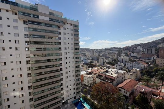 Vista  de apartamento à venda com 4 quartos, 340m² em Serra, Belo Horizonte