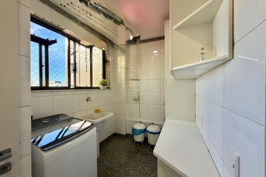 Cozinha e Área de Serviço de apartamento à venda com 4 quartos, 340m² em Serra, Belo Horizonte