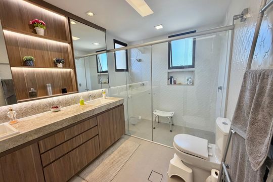 Suíte - Banheiro  de apartamento à venda com 4 quartos, 340m² em Serra, Belo Horizonte