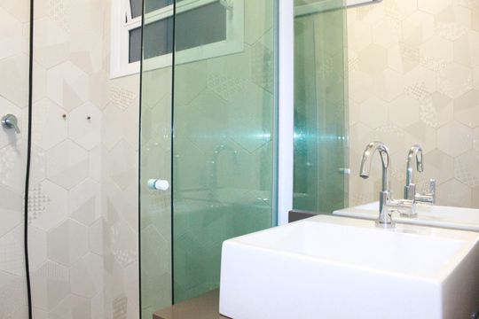 Banheiro de kitnet/studio para alugar com 1 quarto, 35m² em República, São Paulo