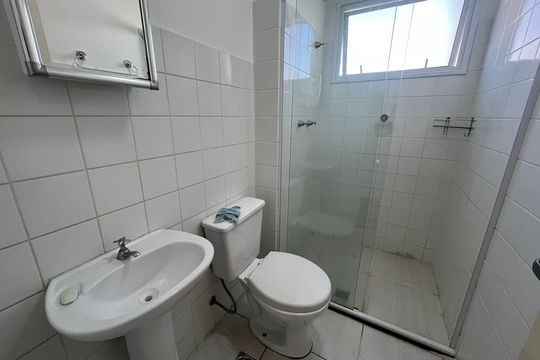 Banheiro de apartamento à venda com 2 quartos, 50m² em Vila Suzana, São Paulo