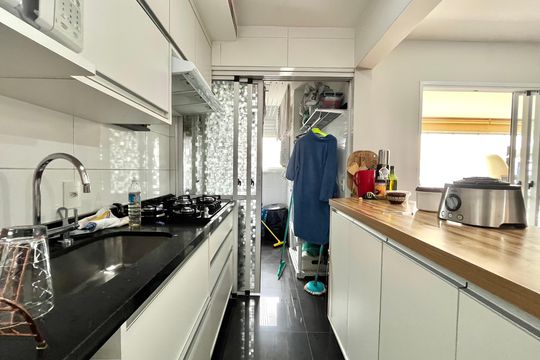 Cozinha de apartamento à venda com 2 quartos, 77m² em Vila Alexandria, São Paulo