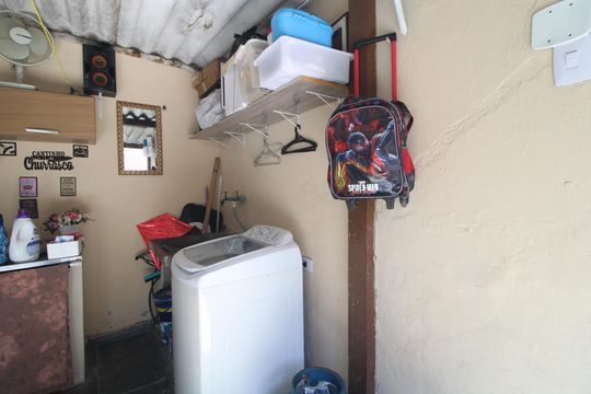 Área de serviço de casa à venda com 2 quartos, 130m² em Jardim Edilene, São Paulo