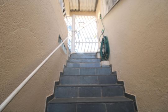 Escada / Entrada de casa à venda com 2 quartos, 130m² em Jardim Edilene, São Paulo