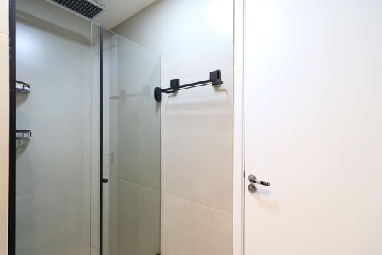 Banheiro  de apartamento à venda com 1 quarto, 28m² em Bom Retiro, São Paulo