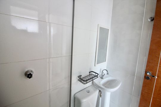 Banheiro de apartamento para alugar com 2 quartos, 40m² em Vila Guilhermina, São Paulo