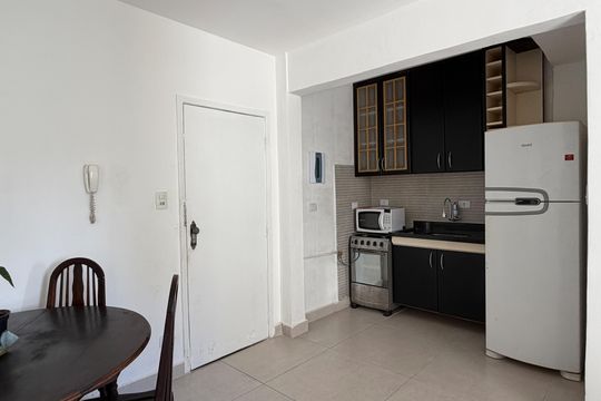 Cozinha de apartamento para alugar com 1 quarto, 49m² em Itararé, Santos