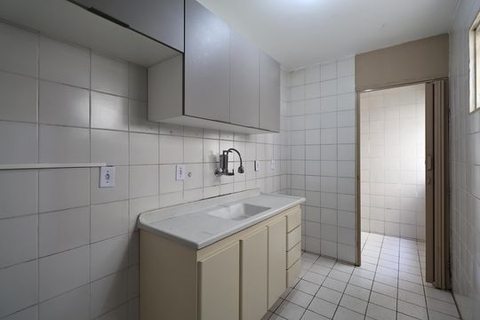 Cozinha de apartamento à venda com 2 quartos, 53m² em Jardim Santo André, Santo André