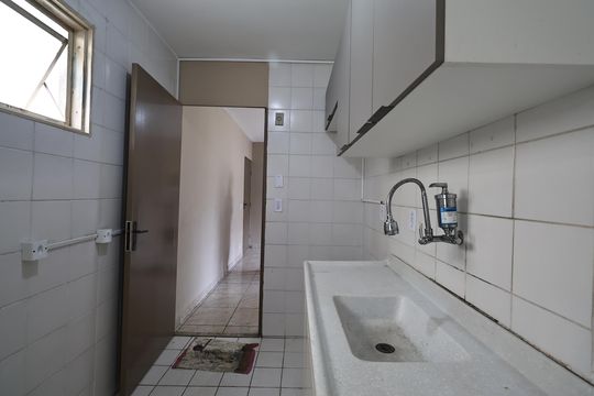 Cozinha de apartamento à venda com 2 quartos, 53m² em Jardim Santo André, Santo André