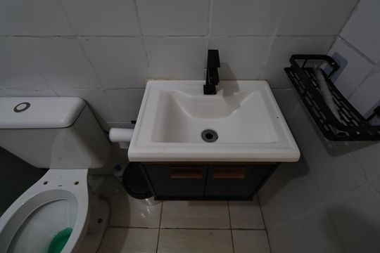 Banheiro de apartamento à venda com 2 quartos, 53m² em Jardim Santo André, Santo André