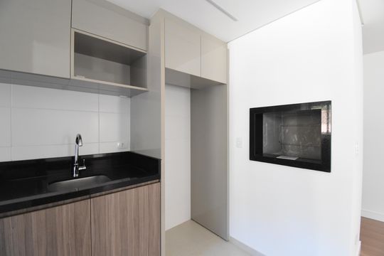 Sala/Cozinha de apartamento à venda com 3 quartos, 71m² em Santo Inácio, Curitiba