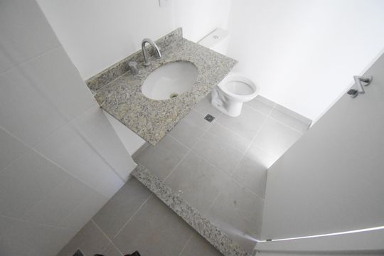 Banheiro 2 de apartamento à venda com 3 quartos, 71m² em Santo Inácio, Curitiba
