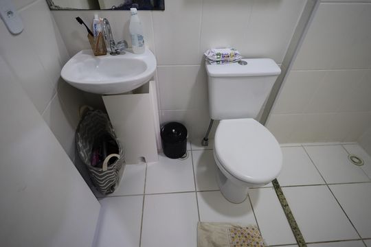 Banheiro da Suíte 1 de apartamento à venda com 3 quartos, 56m² em Conceicao, Osasco