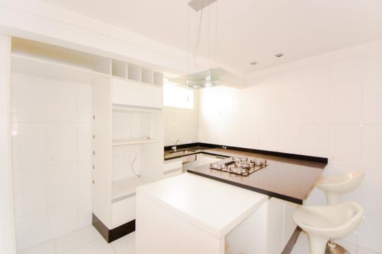 Cozinha de casa de condomínio à venda com 2 quartos, 50m² em Jardim do Papai, Guarulhos
