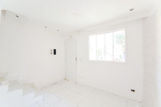 Sala de casa de condomínio à venda com 2 quartos, 50m² em Jardim do Papai, Guarulhos