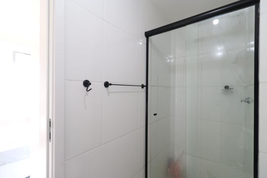 Banheiro  de apartamento à venda com 1 quarto, 27m² em Água Branca, São Paulo