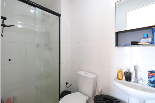 Banheiro  de apartamento à venda com 1 quarto, 27m² em Água Branca, São Paulo