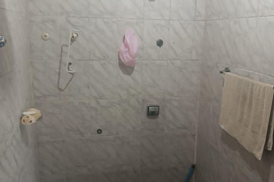 Banheiro de casa à venda com 3 quartos, 100m² em Jardim Miriam, São Paulo