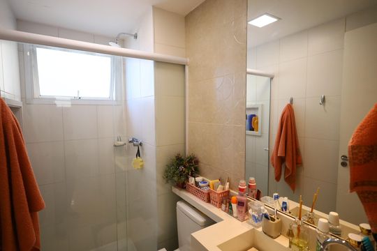 Banheiro da Suíte 1 de apartamento à venda com 2 quartos, 83m² em Jaguaré, Osasco
