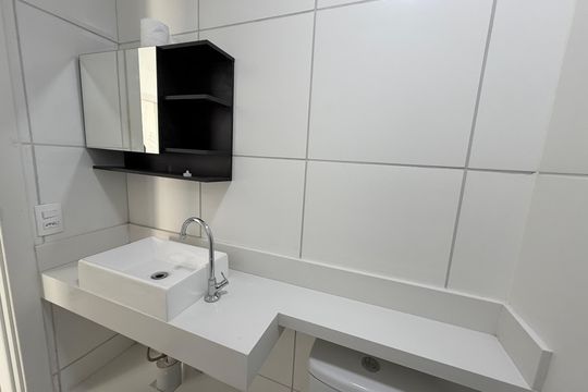 Banheiro  de apartamento para alugar com 2 quartos, 34m² em Jardim São Luís, São Paulo