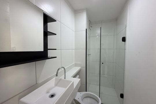 Banheiro  de apartamento para alugar com 2 quartos, 34m² em Jardim São Luís, São Paulo