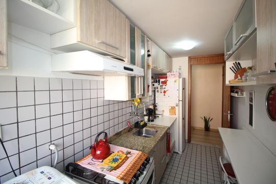 Cozinha de apartamento para alugar com 2 quartos, 59m² em Jardim Carvalho, Porto Alegre