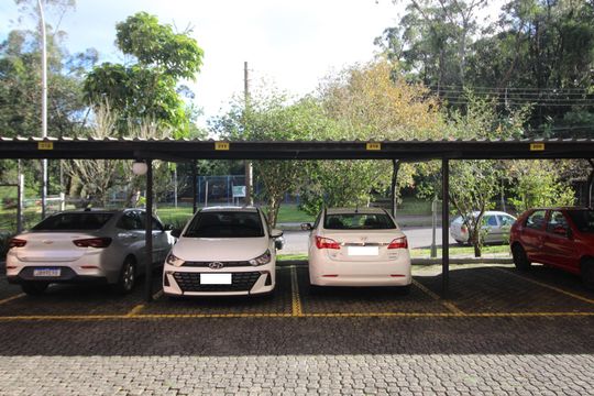 Garagem de apartamento para alugar com 2 quartos, 59m² em Jardim Carvalho, Porto Alegre