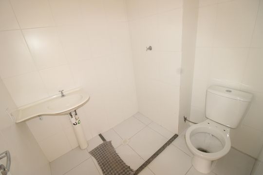 Banheiro de apartamento à venda com 1 quarto, 34m² em Jardim Helena, São Paulo
