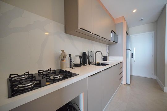 Cozinha de apartamento para alugar com 2 quartos, 78m² em Kobrasol, São José