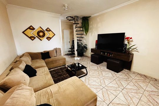 Sala de casa à venda com 4 quartos, 120m² em Conceicao, Osasco