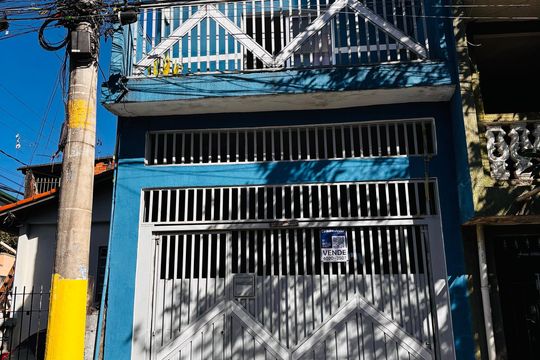 Fachada  de casa à venda com 4 quartos, 120m² em Conceicao, Osasco