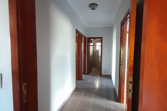 Corredor de apartamento para alugar com 4 quartos, 250m² em Vila Nossa Senhora Abadia, Uberaba