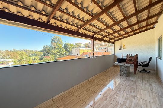 Varanda  de casa à venda com 6 quartos, 332m² em Nascentes Imperiais, Contagem