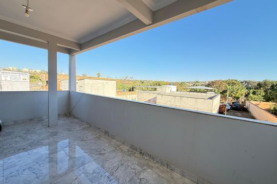 Varanda da sala de casa à venda com 6 quartos, 332m² em Nascentes Imperiais, Contagem